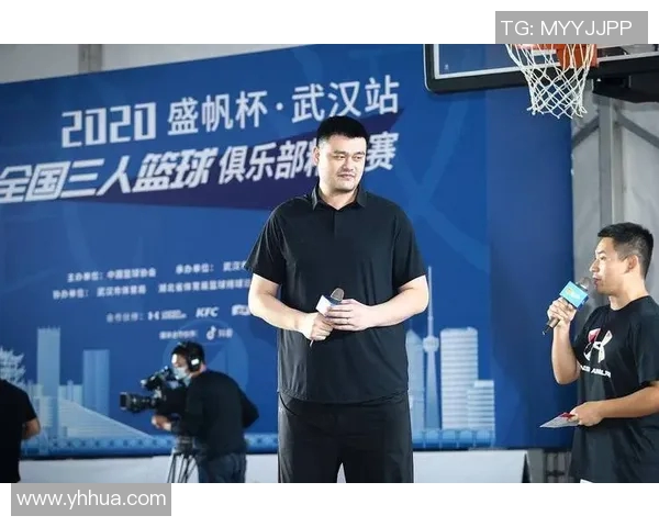 Yahoo对姚明的评价分析及其在篮球历史上的影响力探讨